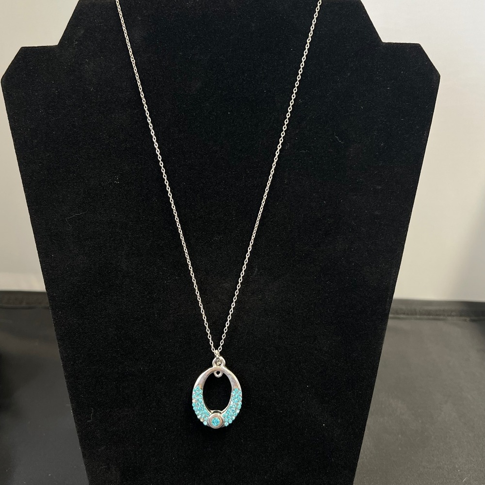 18k GP White Gold Plated Oval Pendant Necklace Aqua Blue Crystals 18 Inch Chain